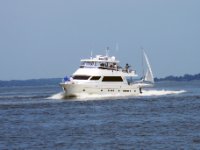 20160722 133556 A yacht comes thundering in