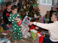 20161225 173609 Julia shows her new doll